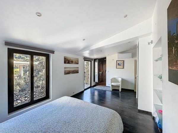 Propriete à vendre 14 pièces MENTON (06)