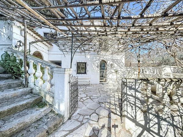 Propriete à vendre 14 pièces MENTON (06)