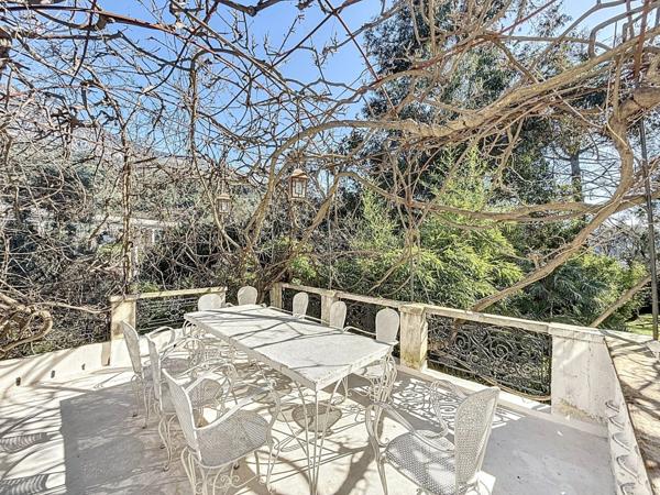 Propriete à vendre 14 pièces MENTON (06)