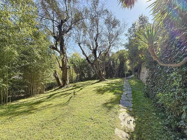 Propriete à vendre 14 pièces MENTON (06)