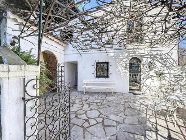 Propriete à vendre 14 pièces MENTON (06)