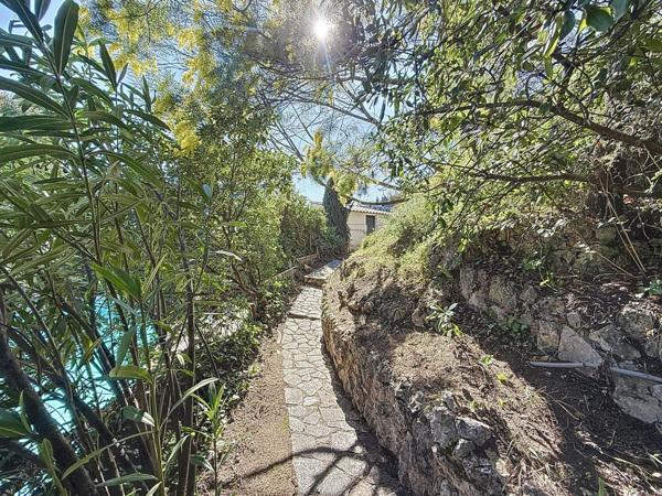 Propriete à vendre 14 pièces MENTON (06)