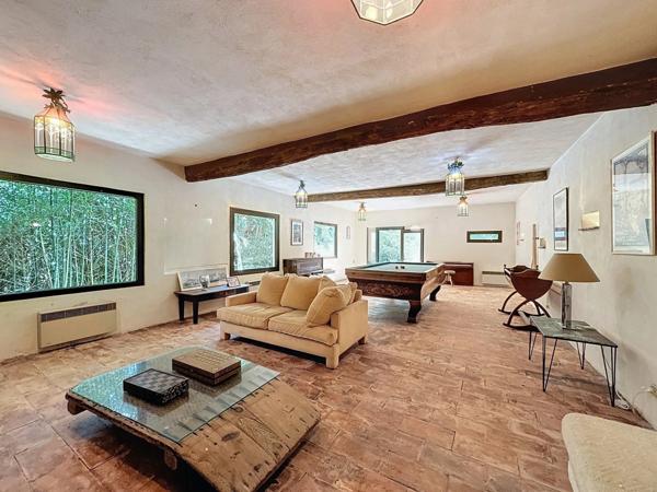 Propriete à vendre 14 pièces MENTON (06)