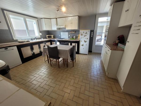 MAISON 6 PIÈCES DE 198 M2