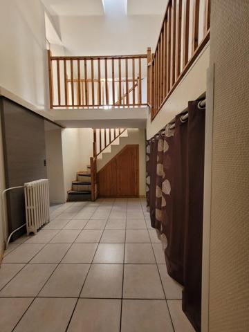 MAISON 6 PIÈCES DE 198 M2
