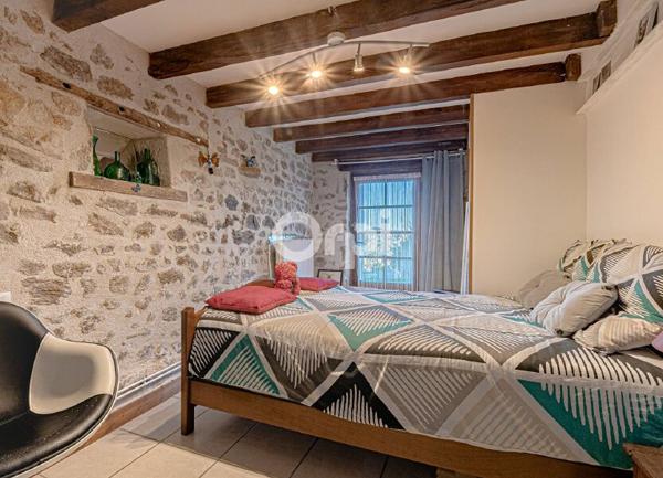 Maison à vendre    8 pièces •  Compreignac