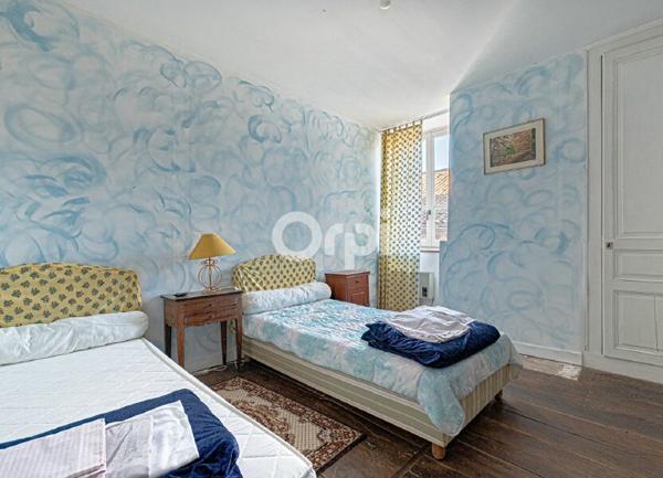 Maison à vendre    8 pièces •  Compreignac