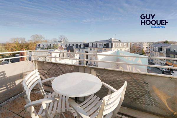 Appartement Combs La Ville 2 pièce(s), dernier étage - Balcon - Cave.