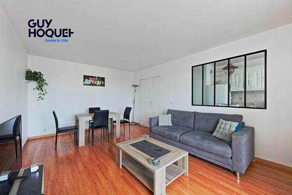 Appartement Combs La Ville 2 pièce(s), dernier étage - Balcon - Cave.