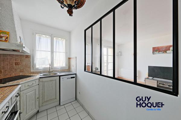 Appartement Combs La Ville 2 pièce(s), dernier étage - Balcon - Cave.