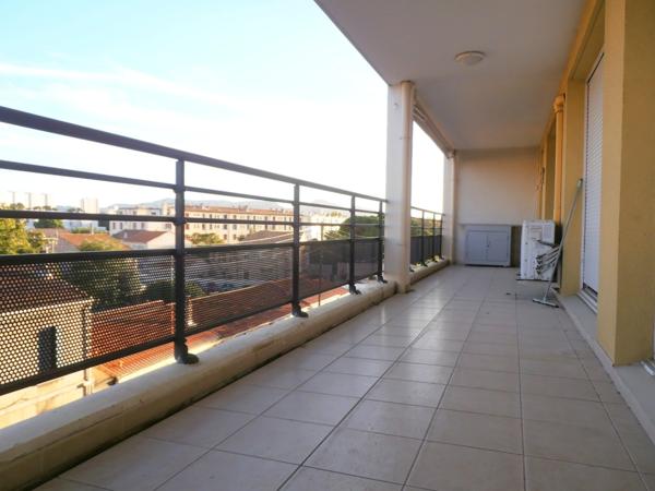 Appartement à Vendre 4 pièces MARSEILLE 10EME ARRONDISSEMENT