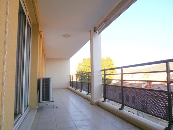 Appartement à Vendre 4 pièces MARSEILLE 10EME ARRONDISSEMENT