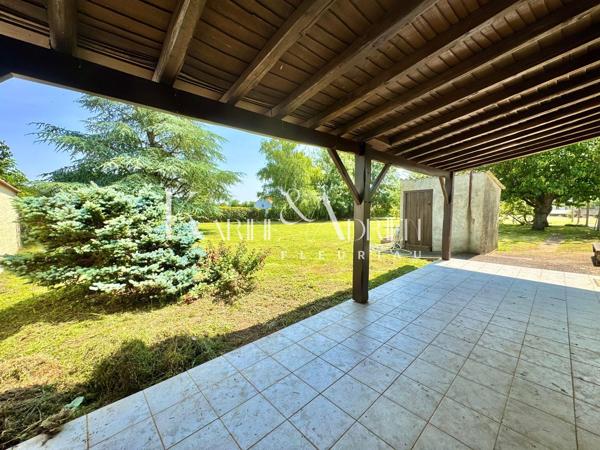 MAISON 3 CHAMBRES, JARDIN, GARAGE, DÉPENDANCES, GRENIER et PRÉAU