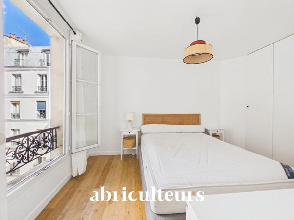 PARIS MONTMARTRE DUPLEX 3 PIÈCES 2 CHAMBRES 72 M2 2594 € Charges Comprises