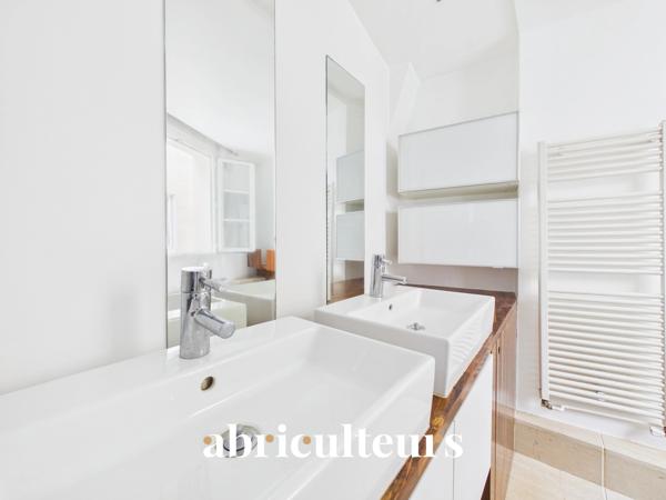 PARIS MONTMARTRE DUPLEX 3 PIÈCES 2 CHAMBRES 72 M2 2594 € Charges Comprises