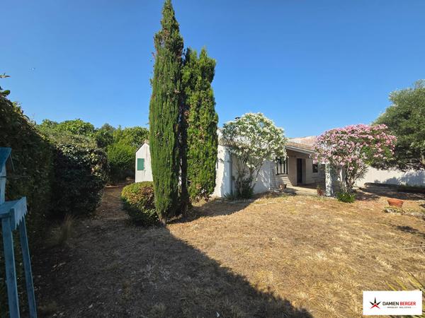 Jolie maison de plain-pied avec grand jardin. Loix