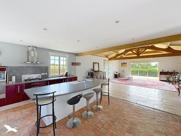 Maison 290 000 € Meursac 5 p 165 m² DPE C