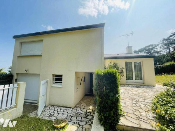 Pavillon Saint Hilaire Saint Florent garage et jardin