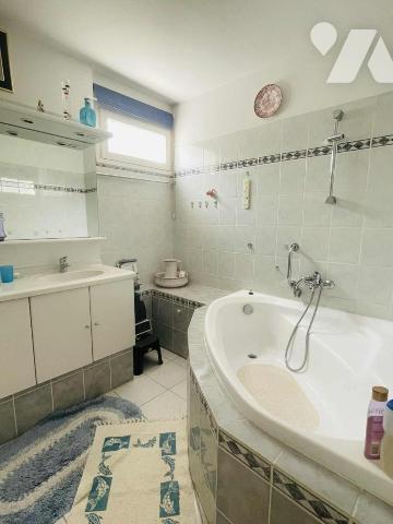 Pavillon Saint Hilaire Saint Florent garage et jardin