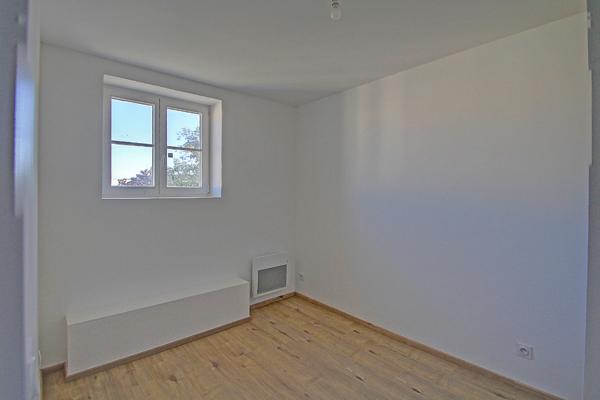 Appartement de charme à Brignais 4 pièces de 82 m2 dans Bâtiment ancien et son parc.