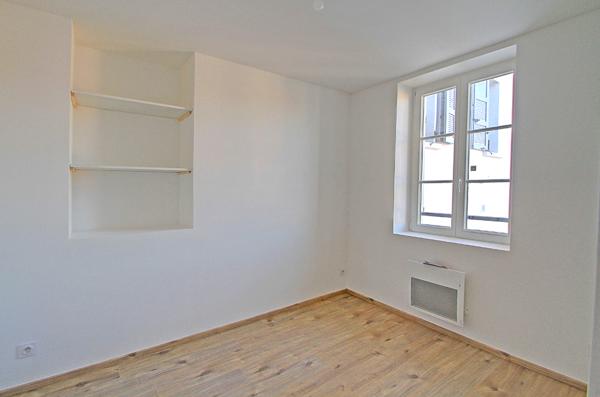 Appartement de charme à Brignais 4 pièces de 82 m2 dans Bâtiment ancien et son parc.