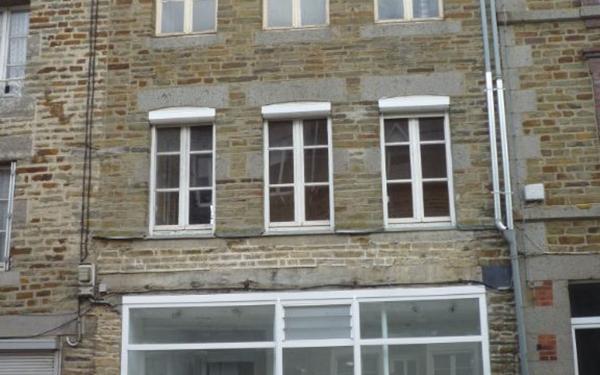 Immeuble à vendre    3 pièces • 80 m2 Vassy