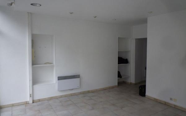 Immeuble à vendre    3 pièces • 80 m2 Vassy