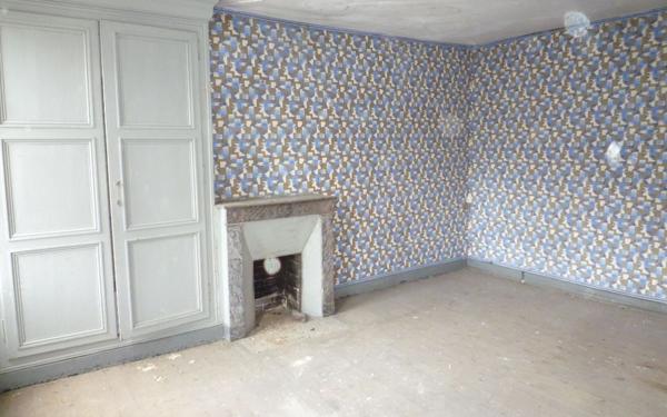 Immeuble à vendre    3 pièces • 80 m2 Vassy