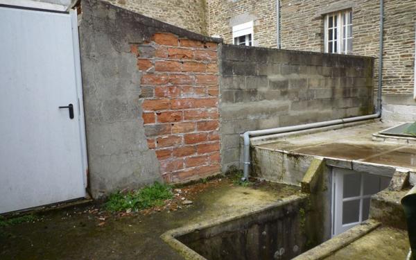 Immeuble à vendre    3 pièces • 80 m2 Vassy