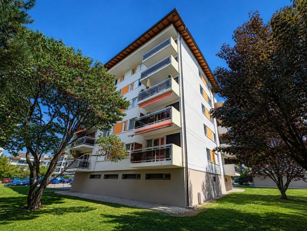 VILLE-LA-GRAND – GRAND T2 AVEC PARKING