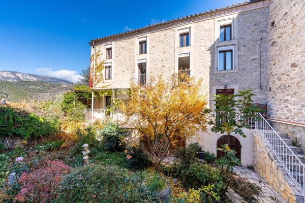 Ensemble de 2 maisons sur terrain privé 300 m² avec jardin