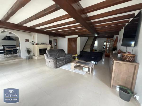 Maison à louer 8 pièces 289m² Prignac (17610)