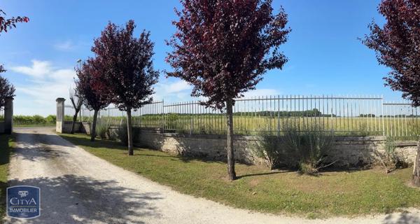Maison à louer 8 pièces 289m² Prignac (17610)