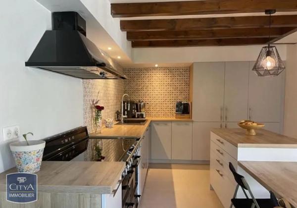 Maison à louer 8 pièces 289m² Prignac (17610)