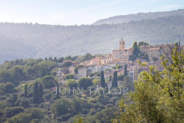 Maison familialle avec 4 chambres à louer proche Valbonne - Domaine privé