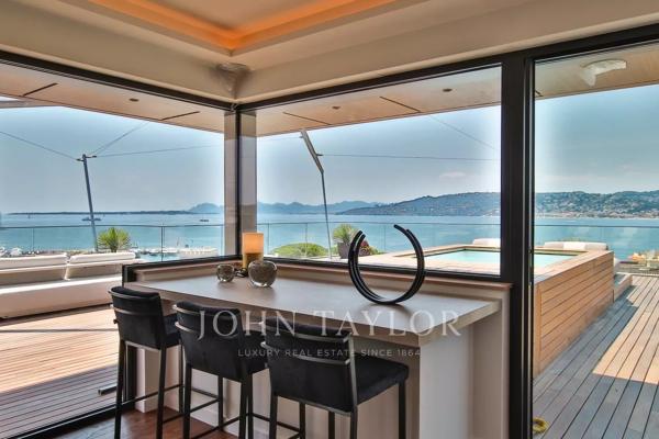 Cap d'Antibes | Villa sur le Toit