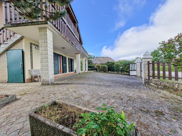 La Roche-sur-Foron (74800) MAISON INDIVIDUELLE 150 M² + DEPENDANCE 20M² + KIOSQUE - TERRAIN 915M²