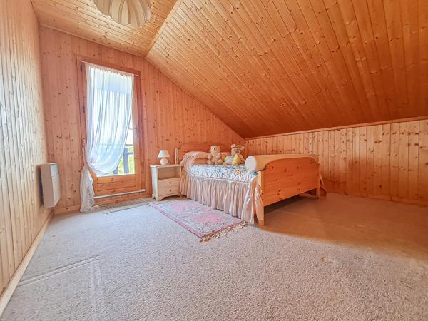 La Roche-sur-Foron (74800) MAISON INDIVIDUELLE 150 M² + DEPENDANCE 20M² + KIOSQUE - TERRAIN 915M²