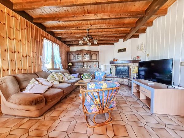 La Roche-sur-Foron (74800) MAISON INDIVIDUELLE 150 M² + DEPENDANCE 20M² + KIOSQUE - TERRAIN 915M²