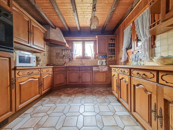 La Roche-sur-Foron (74800) MAISON INDIVIDUELLE 150 M² + DEPENDANCE 20M² + KIOSQUE - TERRAIN 915M²