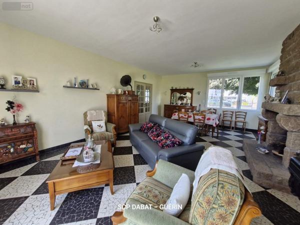 Maison à vendre à Saint-Hilaire-du-Harcouët dans la Manche (50600), ref : 8408