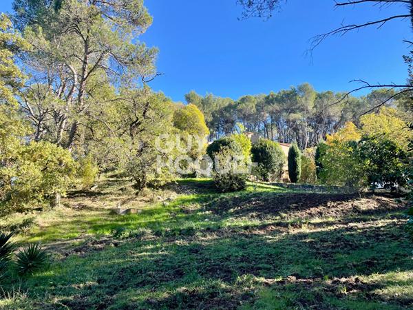 A Bouc Bel Air (13320), belle propriété de 161 m2 sur une parcelle de 4.049 m2 au calme absolu.