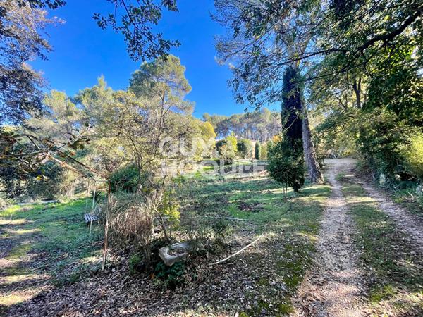 A Bouc Bel Air (13320), belle propriété de 161 m2 sur une parcelle de 4.049 m2 au calme absolu.