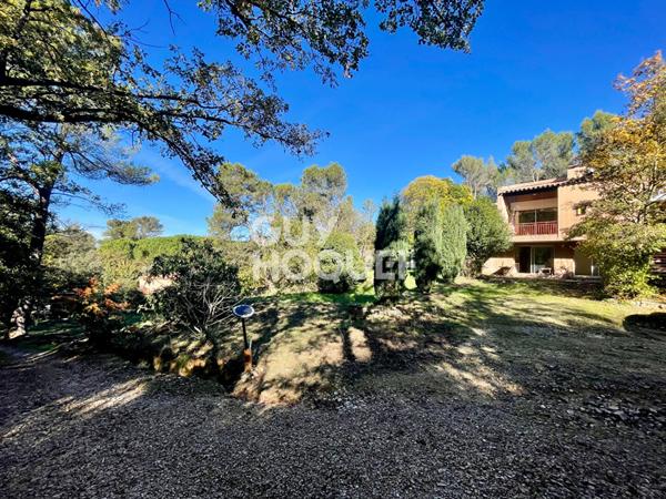 A Bouc Bel Air (13320), belle propriété de 161 m2 sur une parcelle de 4.049 m2 au calme absolu.