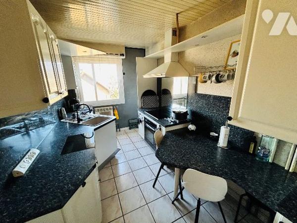 4 P+C de 84 m² Cours Libération