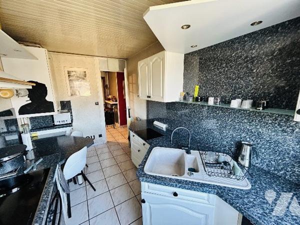 4 P+C de 84 m² Cours Libération