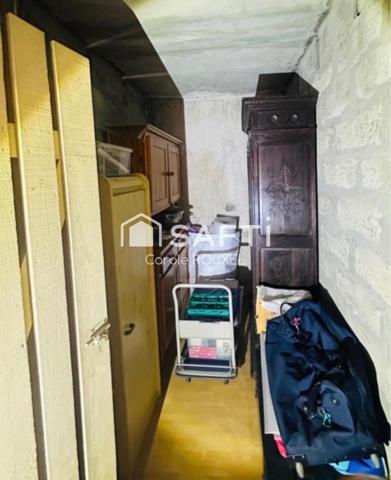 SPACIEUX APPARTEMENT Refait a Neuf A pieds du PORT avec Annexes