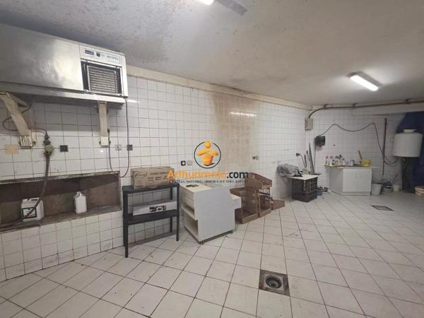 Vente                                                      Fonds de commerce
                        
                     2 pièces                                         à Odos