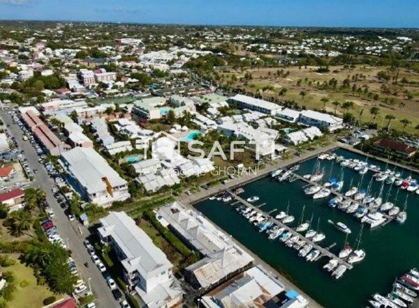 Appartement T3 en Duplex de 57 m² refait à neuf au cœur de Saint-François