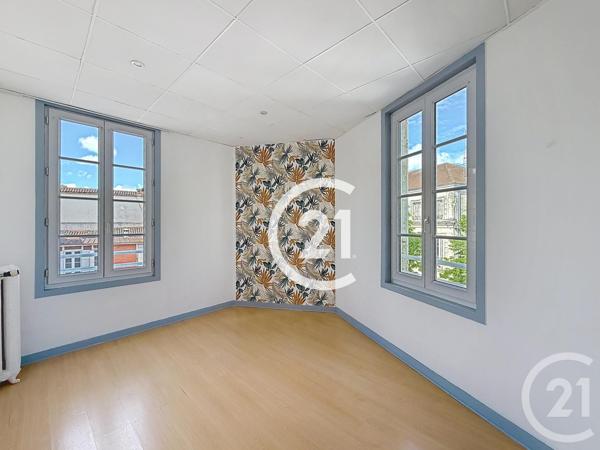 Appartement F4 à vendre  4 pièces - 187 m 2   COGNAC  - 16